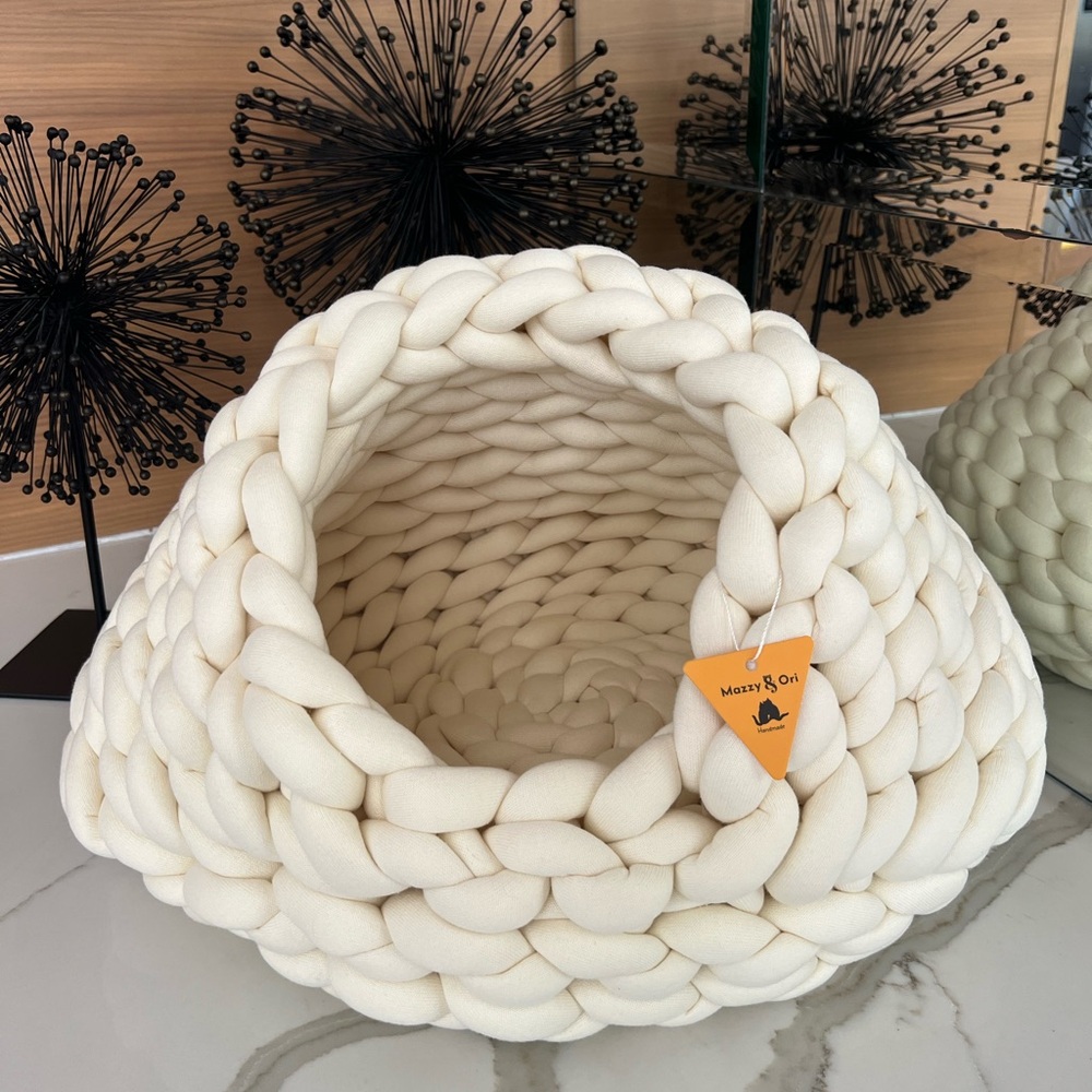 Handmade Chunky Knit Pet Cave